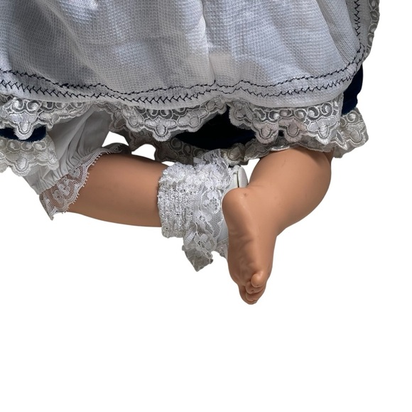 William Tung 2002 Collectible Doll From Tuss Curly Red Hair - Picture 10 of 13